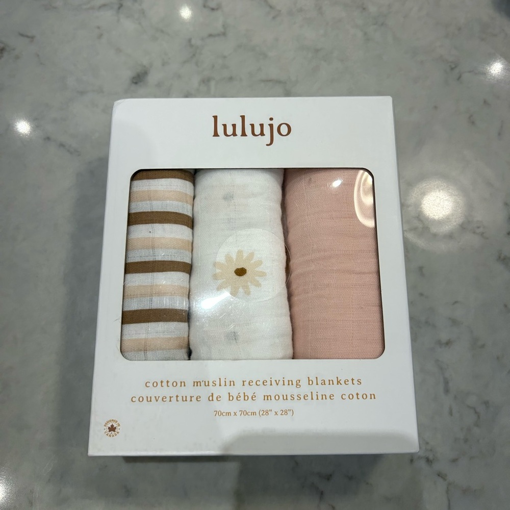 BRAND NEW in box- Lulujo Cotton Muslin Receiving Blankets